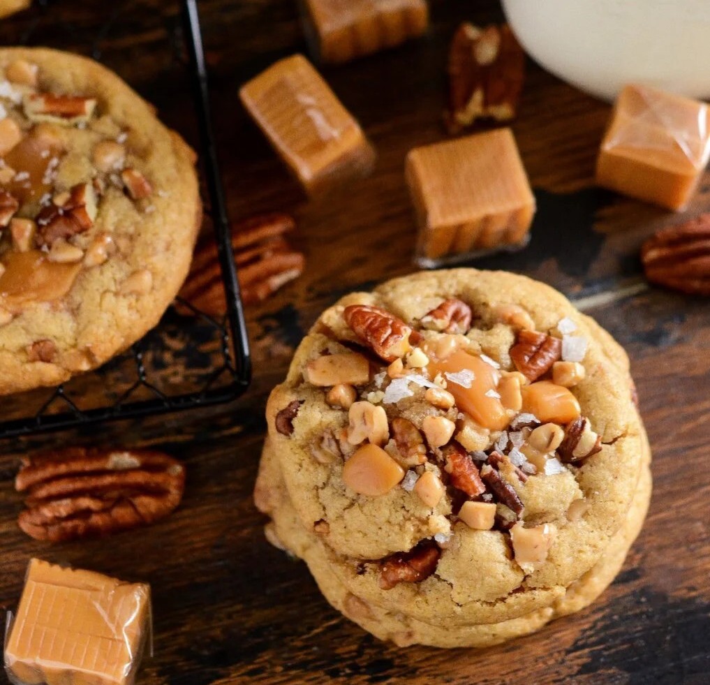 Salted Caramel Crunch Cookies